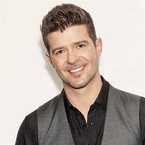 how tall is robin thicke|Robin Thicke Bio, Age, Height, Career, Wife, Son, Net。